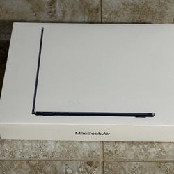New Apple MacBook Air M2 13” 256GB Midnight