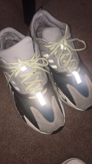 Photo Yeezy wave runners Sz 10