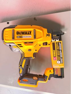 DEWALT 20V MAX XR 18GA Narrow Crown Stapler DCN681(only tool)