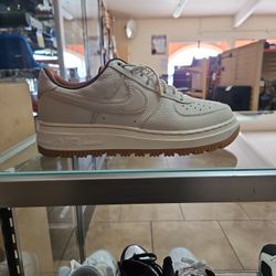 Nike Air Force 1 Luxe 