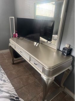 2 drawers and a vanity