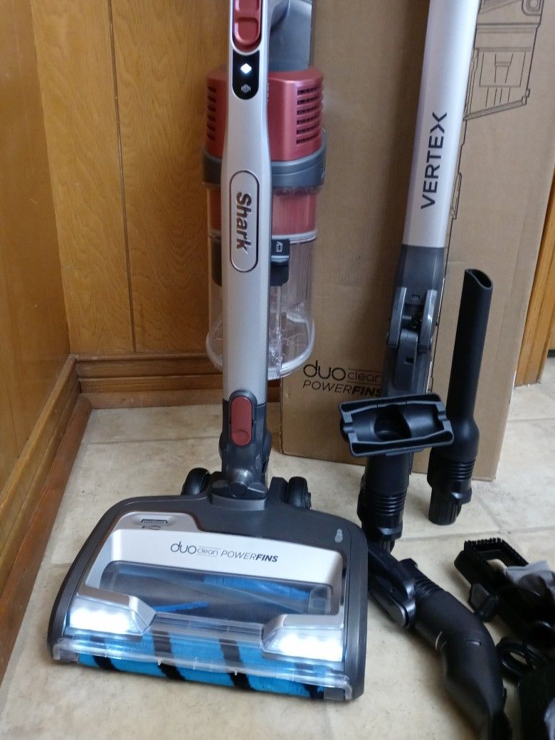 Shark IZ483H Vertex Cordless Vacuum With Duoclean Powerfins, Multiflex.