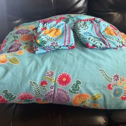 Bedspread (1) Two Pillow Cases Decorative Pillows Not Included