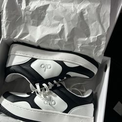 Alo Recovery Mode Sneakers  men’s 8.5 women 10