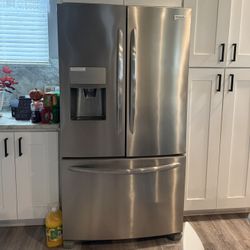 Frigidaire Gallery Refrigerator / Freezer