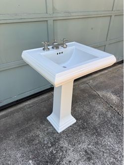 Ceramic Pedestal Sink Basin With Overflow Drain