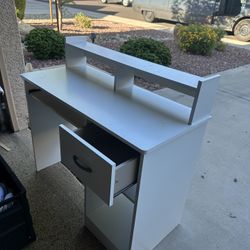 White Desk 