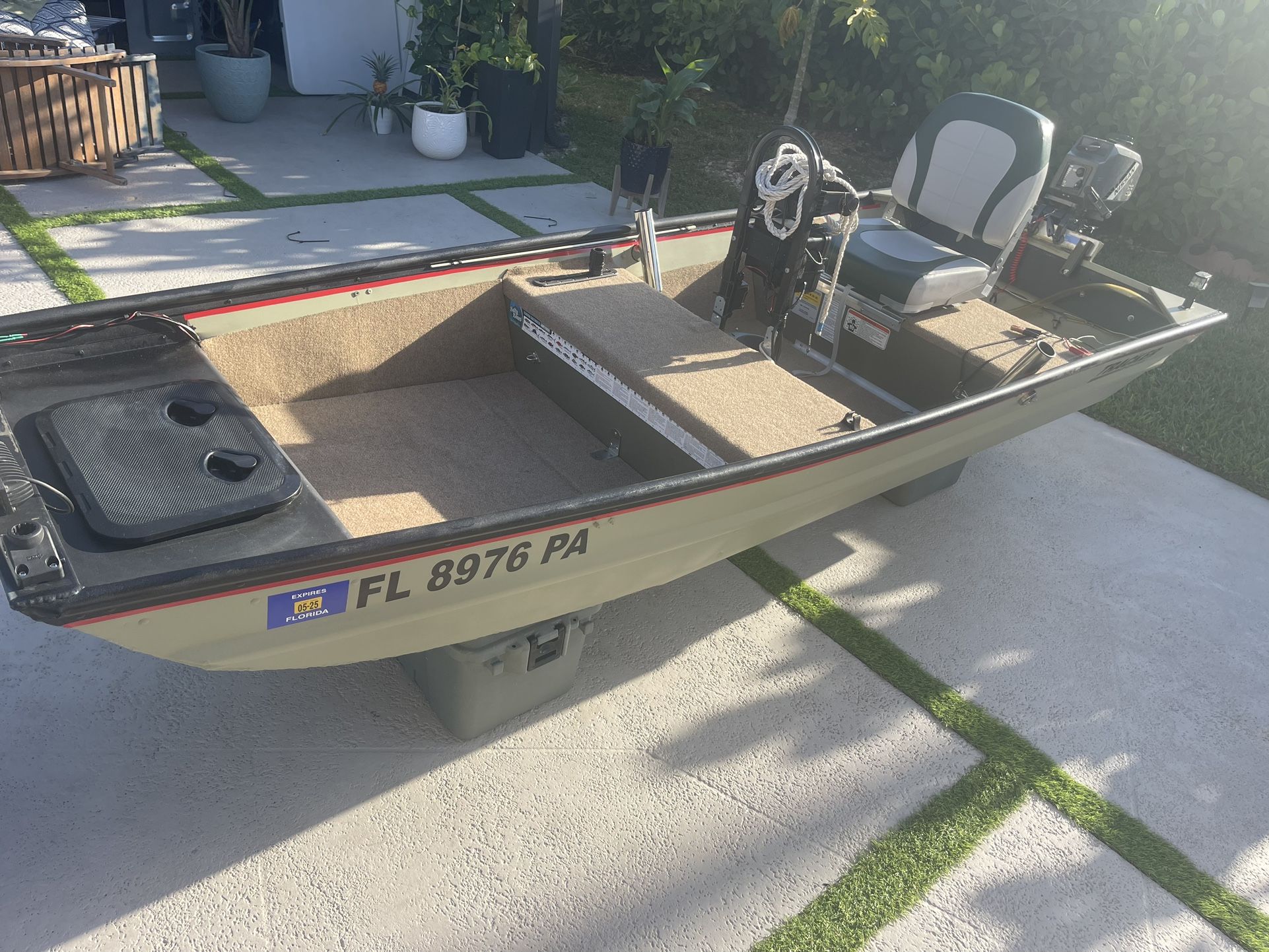 10’ Jon Boat. Title On Hand. Carpet. Engine Working Perfect