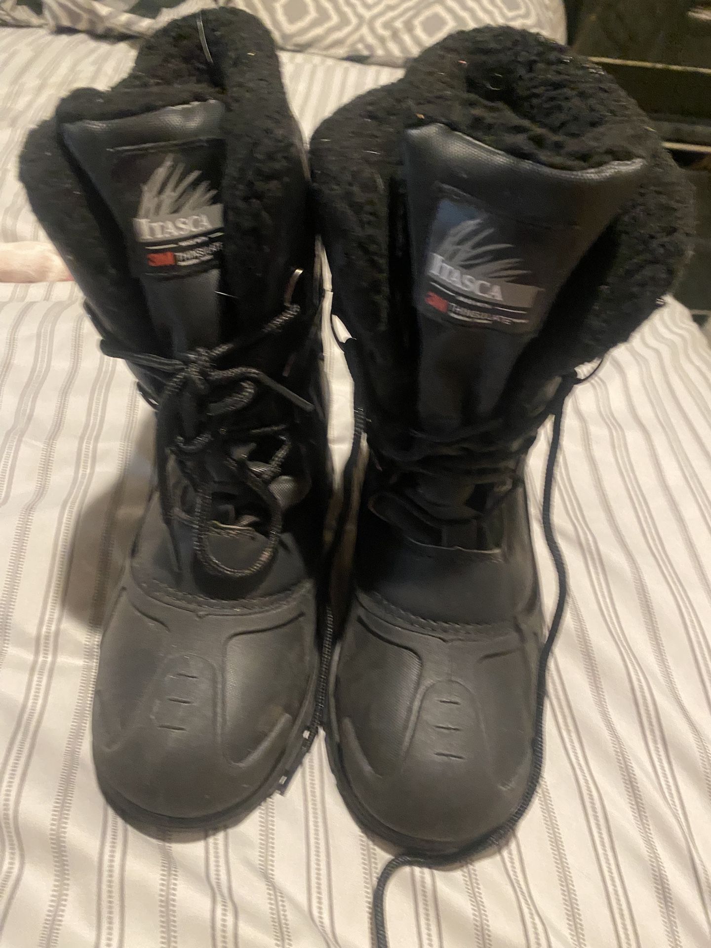 kids snow boots size 4