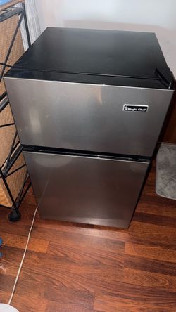 Magic Chef Mini Fridge with Freezer