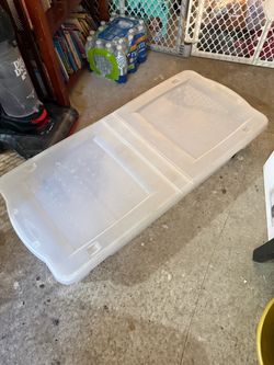 Rolling storage container