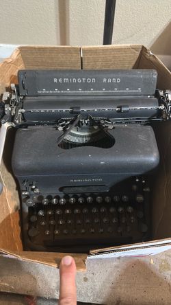 Mint condition Remington Rand type writer
