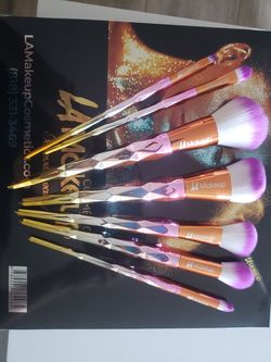 Diamond shape beautiful make-up brush set. 7pcs