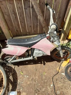 Razor scooter rusted selling as is if someone wanna fix it up