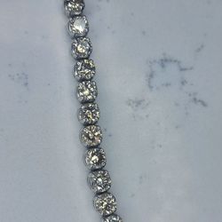 Line Bracelet With 40 Round Diamonds 