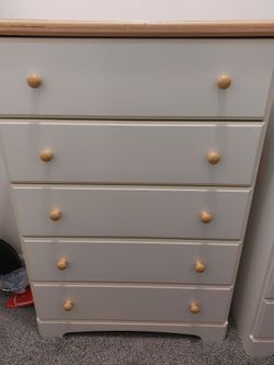 Kids' bedroom furniture