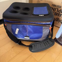 Cooler with carrying handle
