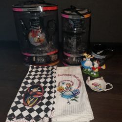 Disney Parks Exclusive Alice in Wonderland Tea Set