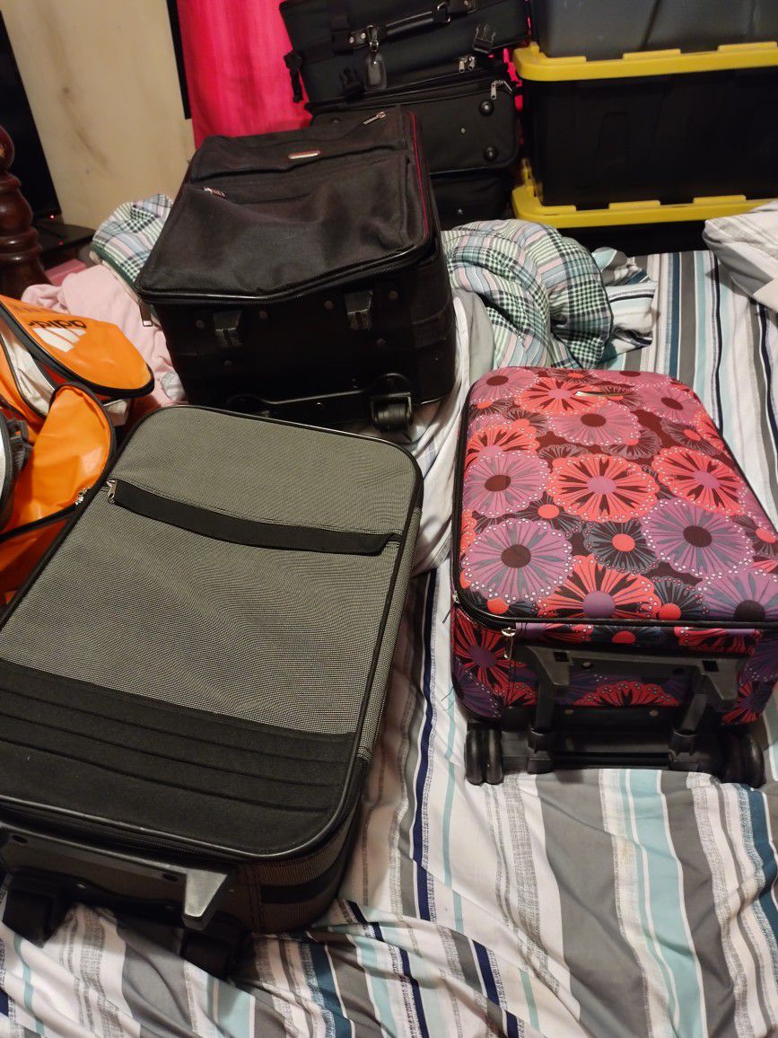 3 Small Suitcases 