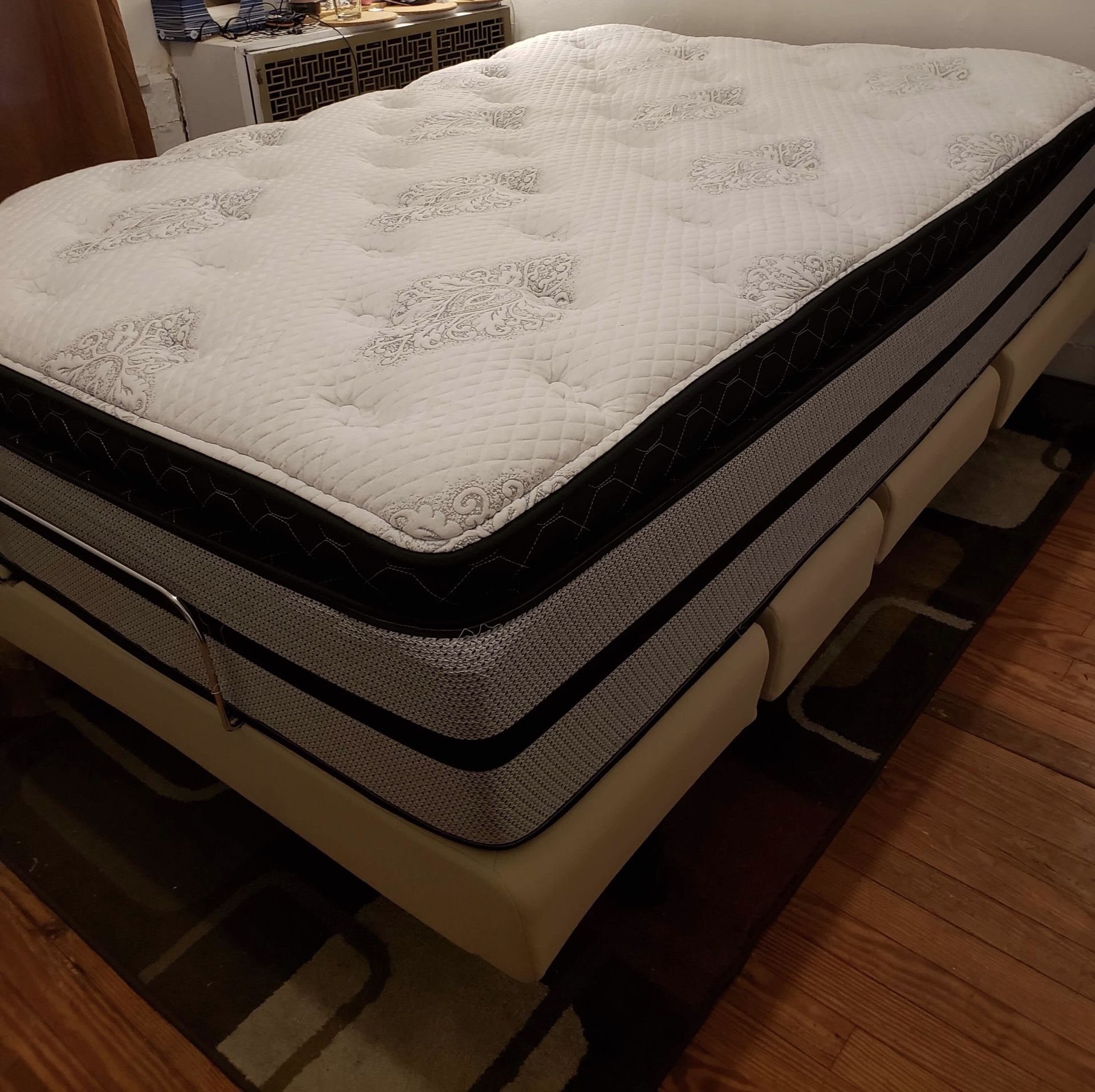 PRIVIA CUSTOMATIC BED; HAMPTON & RHODES FULLSIZE PILLOW TOP MATRESS