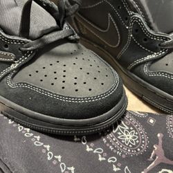 Shoes.   Size   5.      6.       