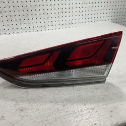 2018 2019 HYUNDAI SONATA RIGHT SIDE TRUNK INNER LIGHT LAMP OEM