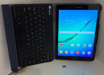 Samsung Galaxy Tab S2 - SM T813 with Fintie Keyboard Case and 200GB MicroSD Card