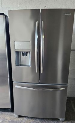 FRIGIDAIRE REFRIGERATOR. 36"