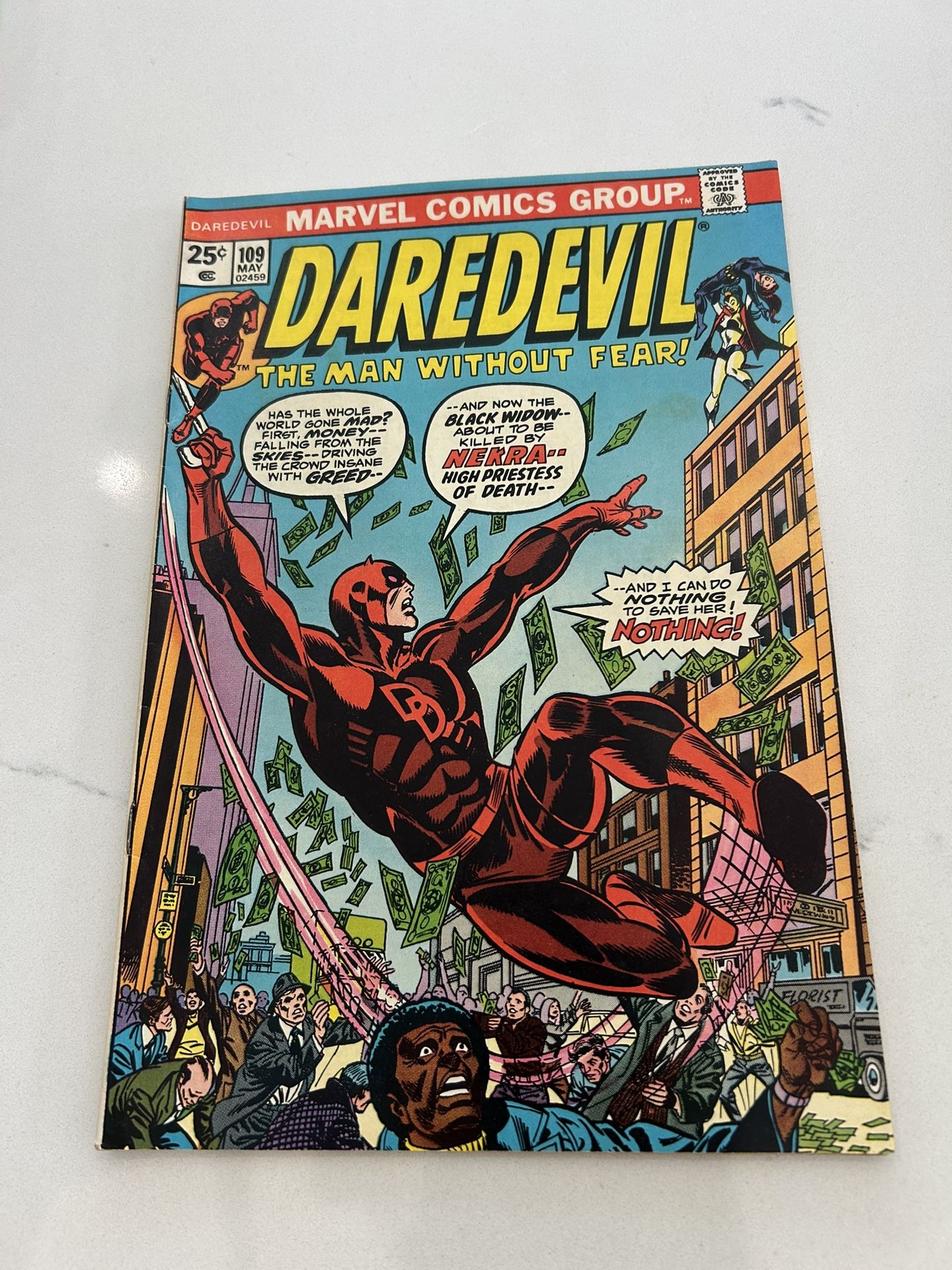 Daredevil #109 Black Widow vs. Nekra Marvel 1974 FN-
