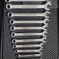 Vintage Sears Craftsman 11-piece METRIC VV Open-End/12-Point Box End Combo Wrench set.
From 6mm to 16mm.
Forged in the U.S.A.