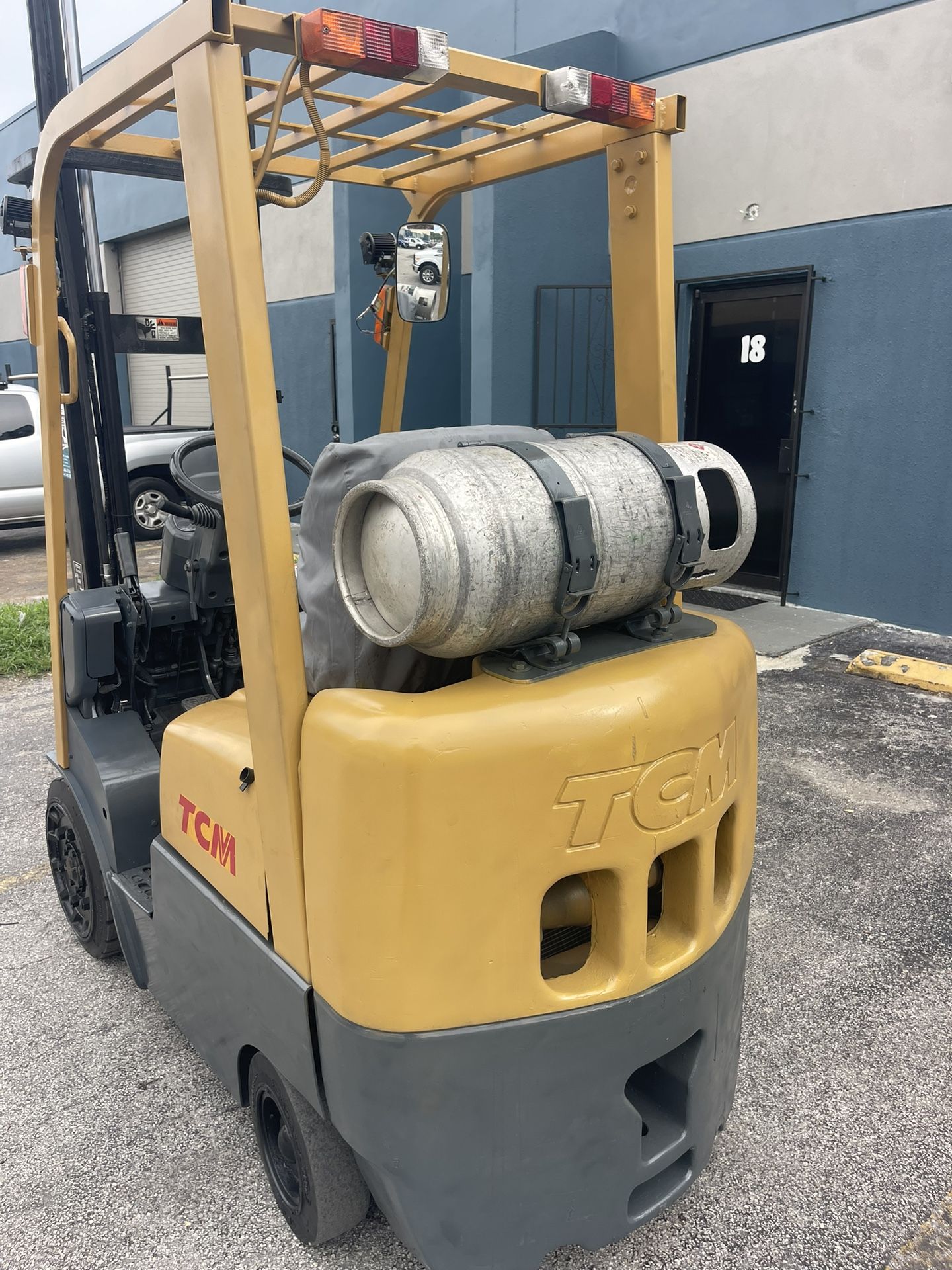 2006 Tcm Forklift Three Stage Mast Side shifter 3,000lbs Capacity