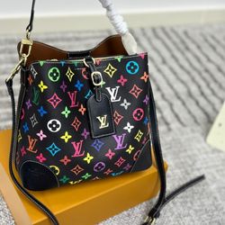 Fashionable women's classic black monogram tote bag