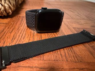 Apple Watch 8 - Midnight 41mm & 2 bands (straps)