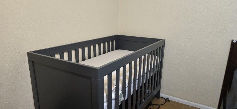 Baby Crib With Mattress And Topper
