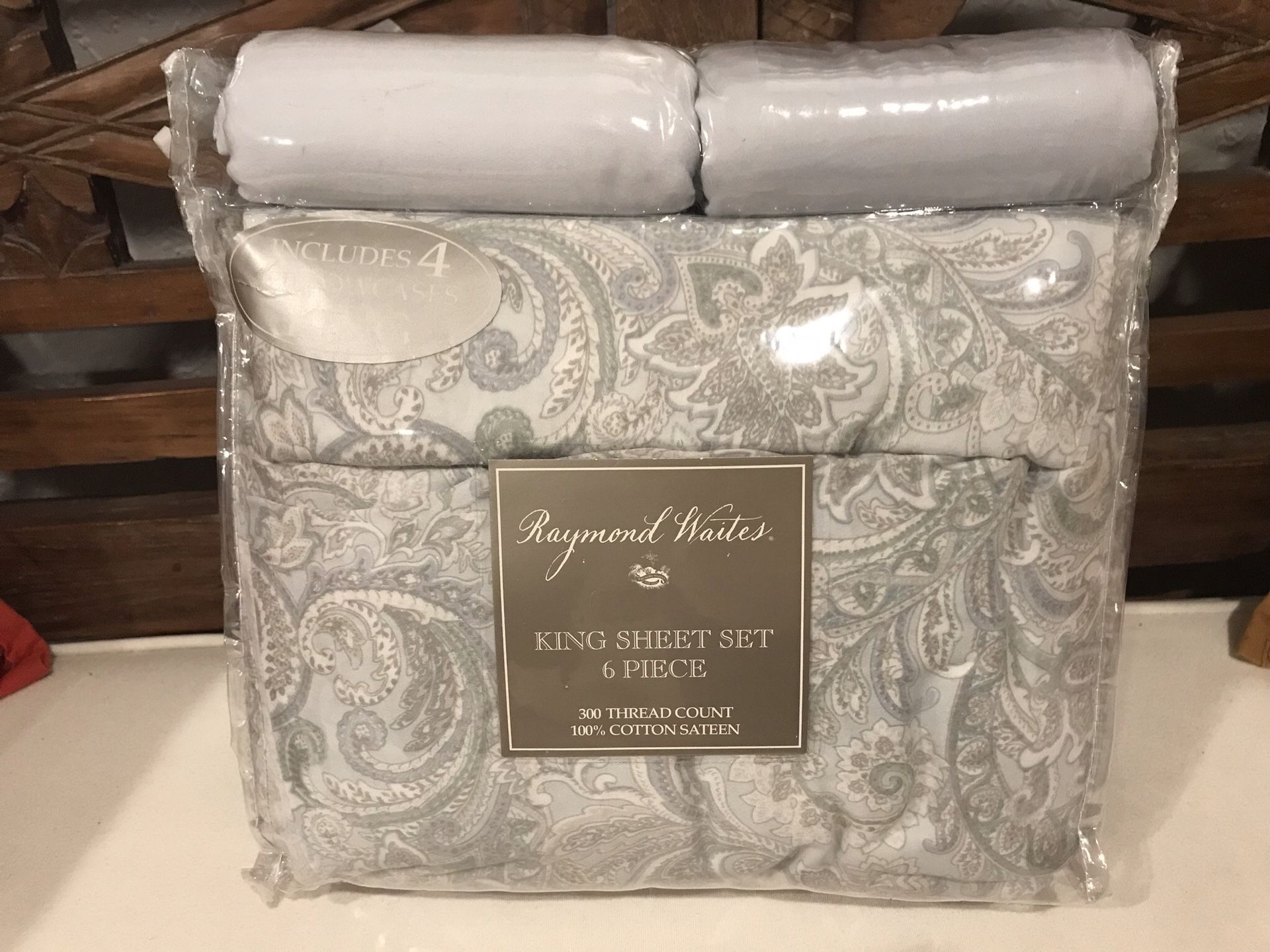 Barely used King sheet set 300 Thread Count 100% Cotton Sateen color Gray