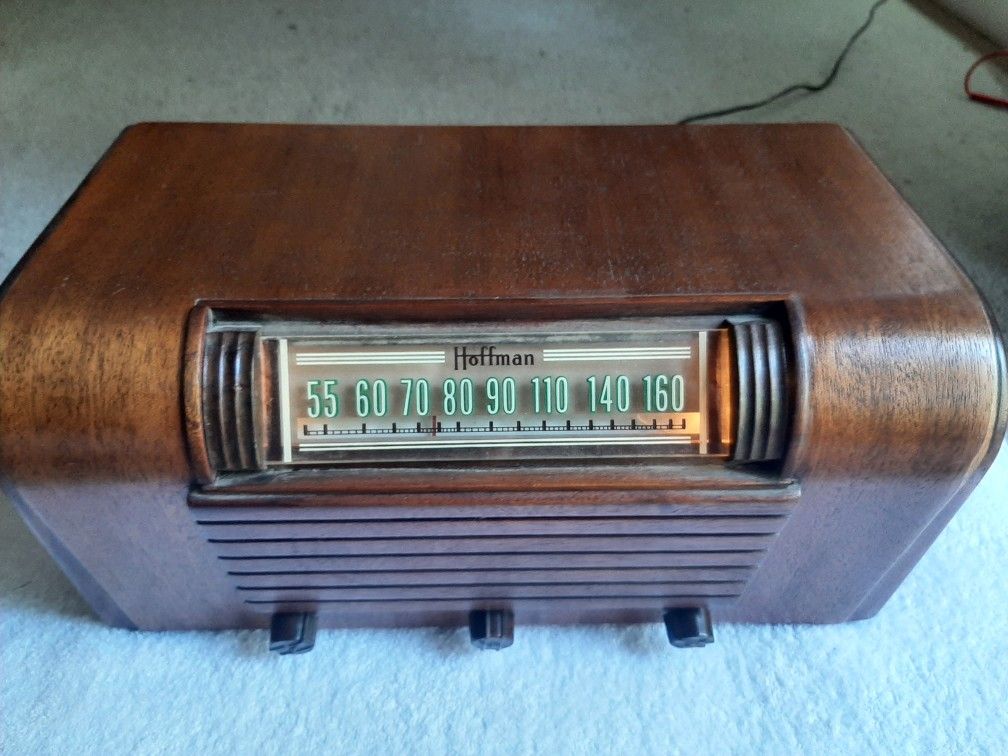 Antique Hoffman A300 (1946) Tube Radio Works Well