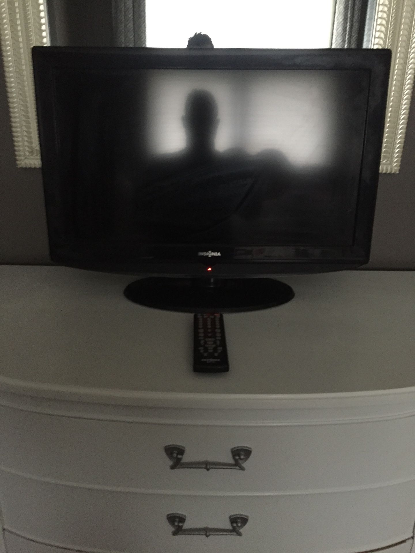 Insignia tv comes with remote