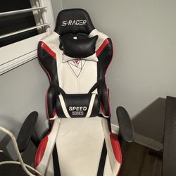 Gaming Chair – Reclining, Adjustable Armrests, Excellent Condition