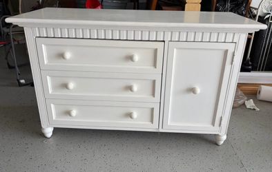 3 Drawer Dresser with Door
