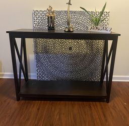 Consolé Table With 2 Lamps Included For Sale Negotiable Price 