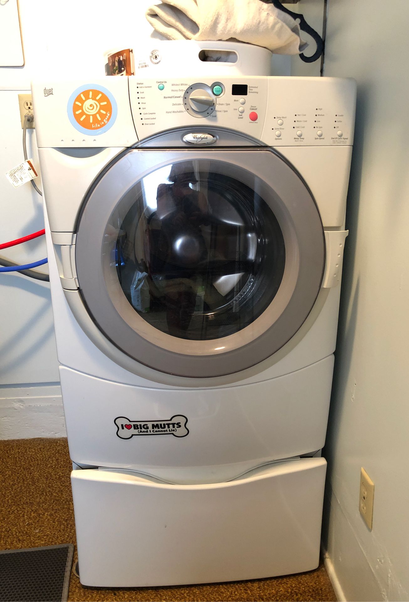 2006 whirlpool front load washer. Excellent condition.. superior washing. No mold no smells. Well kept machine.