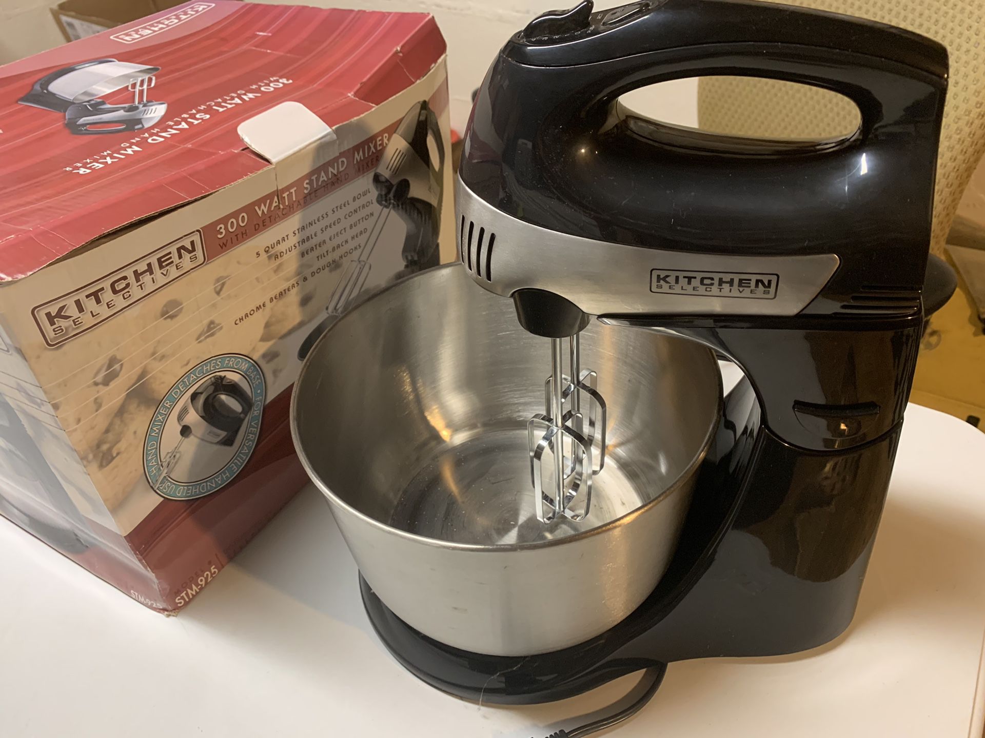 Mixers Kitchen Electric Stand Mixer with 3 Stainless Steel Accessories for  Sale in Los Angeles, CA - OfferUp