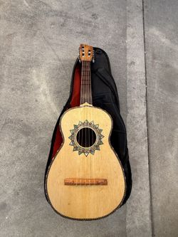 Traditional Mexican Vihuela with Gig Bag – Handcrafted Acoustic