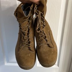 Military boots 