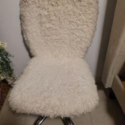 White/Ivory Fluffy Rolling Desk Chair/ Silla Blanca Beige De Peluche Para Escritorio 