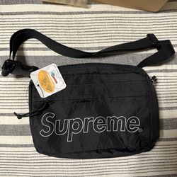 Supreme Shoulder Bag (FW18) Black