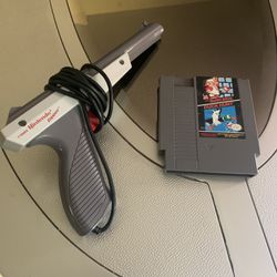 Nintendo NES Zapper Gun with Super Mario/Duck Hunt Game
