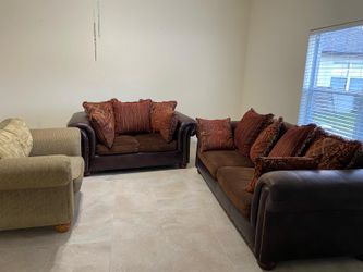 Couches- Pick up in Wesley Chapel 33545