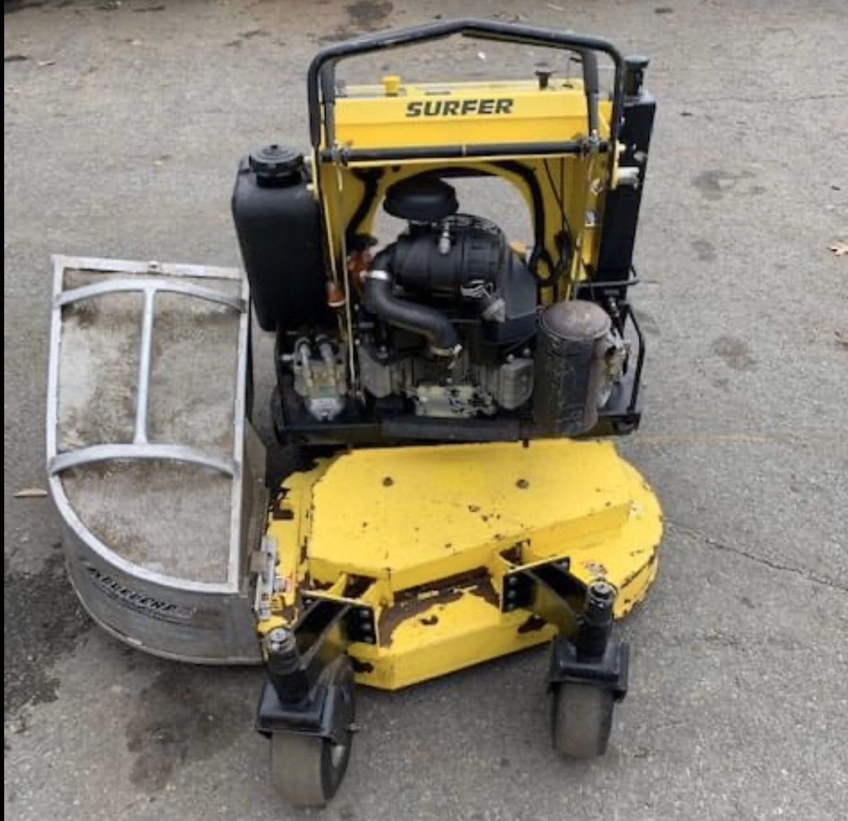 Great Dane 34” zero turn commercial lawn mower with grass catcher for