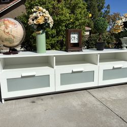 White Modern 3 Drawer Media TV Stand Furniture Great Condition 